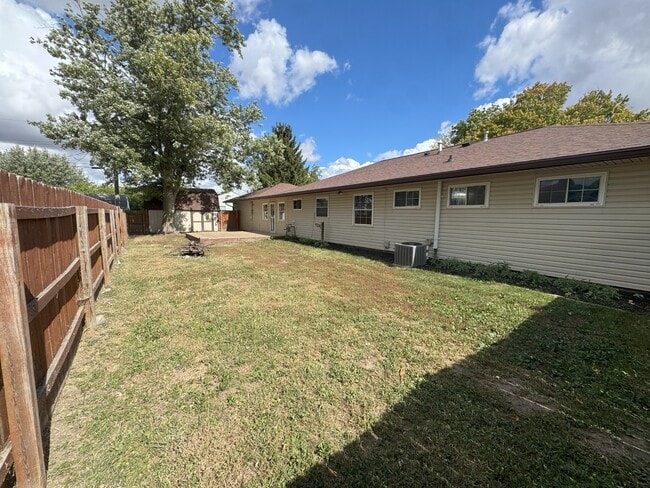 Building Photo - 1708 Syracuse Dr
