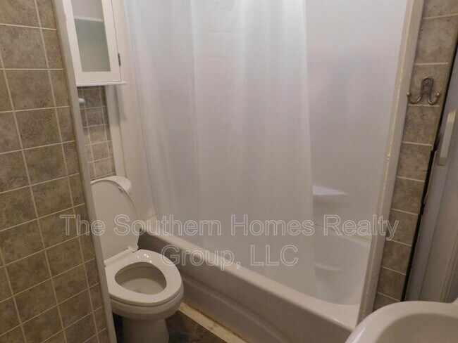 Building Photo - 706 Burn Rd