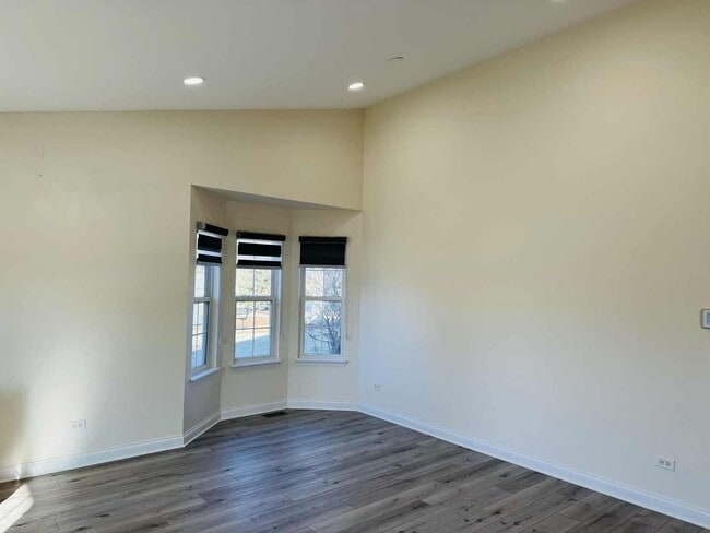 Building Photo - 425 Claire Ave