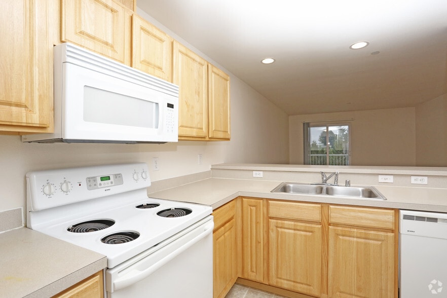 Primary Photo - Brighton Square Apartments