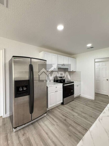 Building Photo - 5679 Wood Oak