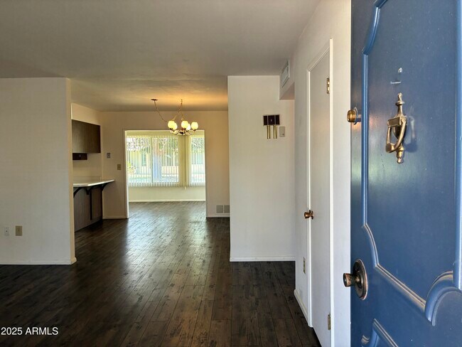 Building Photo - 10120 W Kingswood Cir