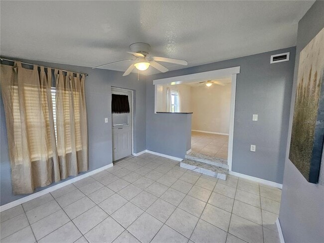 Building Photo - 125 Poinsettia Cir NE