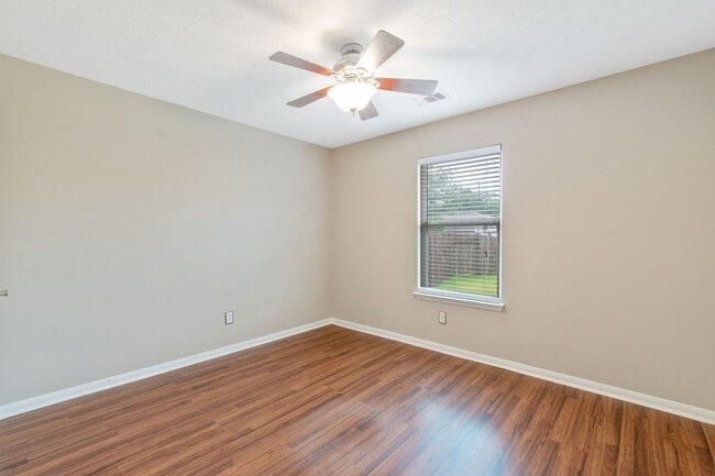 Building Photo - 16225 Summerset Estates Blvd