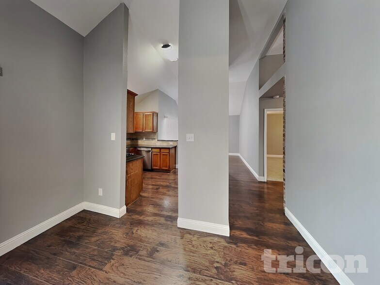 Building Photo - 725 Rawlins Dr