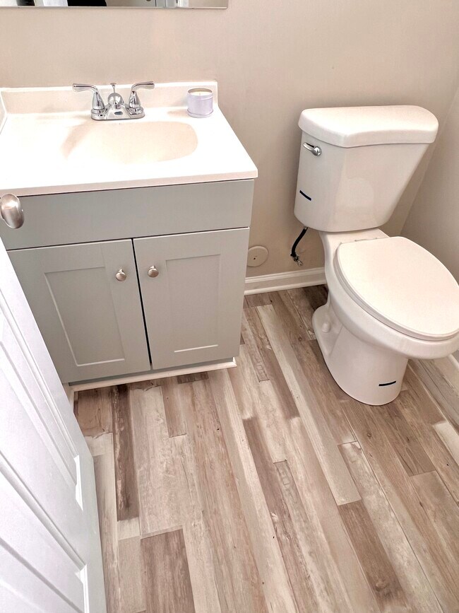 Building Photo - 6223 Cambridge Dr