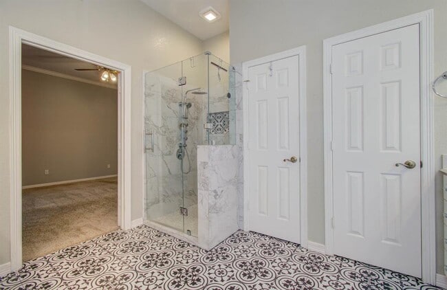 Building Photo - 14403 Red Tailed Hawk Ln