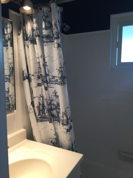 Building Photo - 4040 Grand View Blvd