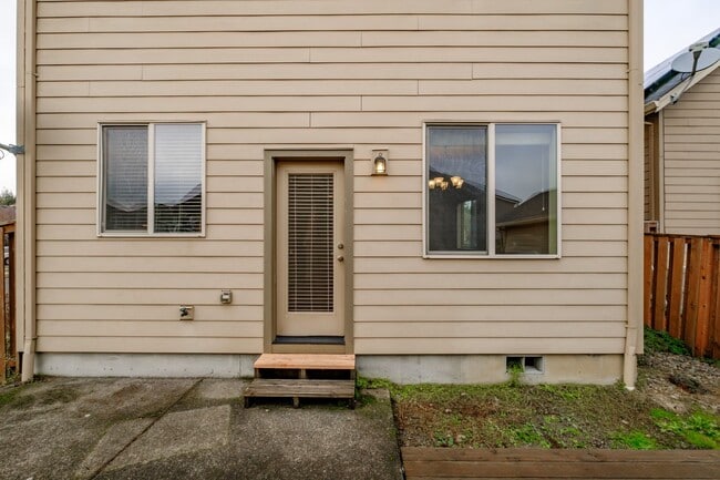 Building Photo - 4-Bedroom Home in NW Albany