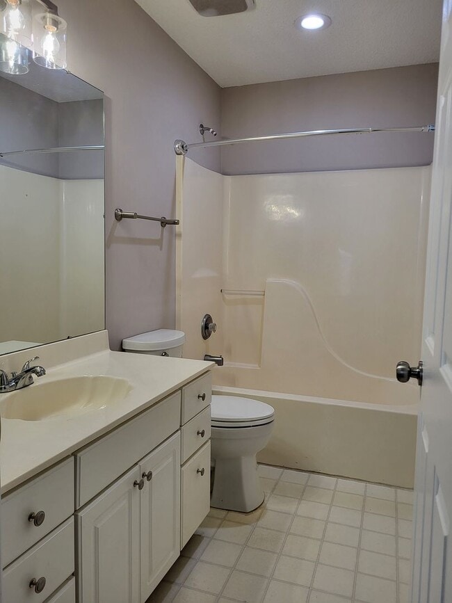 Building Photo - 4 bedroom  home in Charlotte