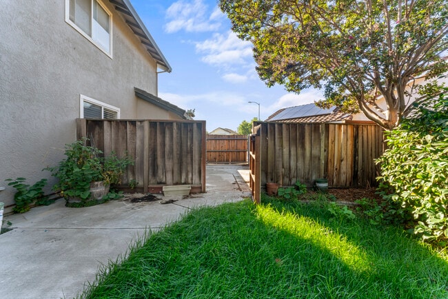 Building Photo - 2126 Sunhaven Ct