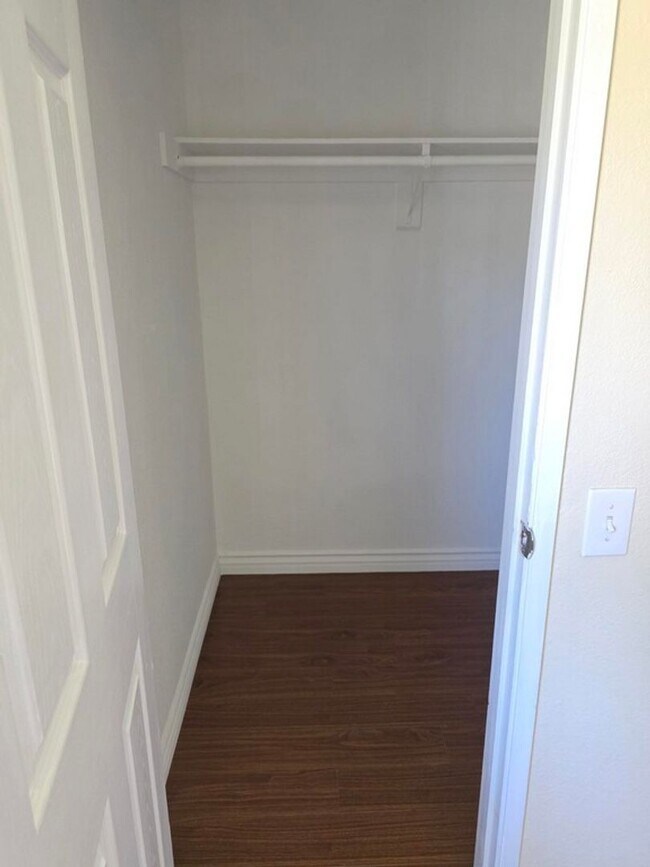 Building Photo - Close to Cal State