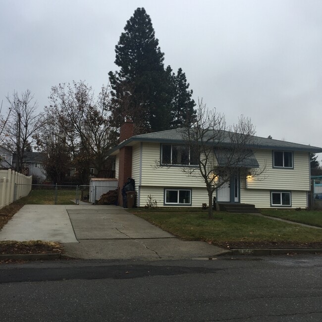 Building Photo - 4120 E Congress Ave