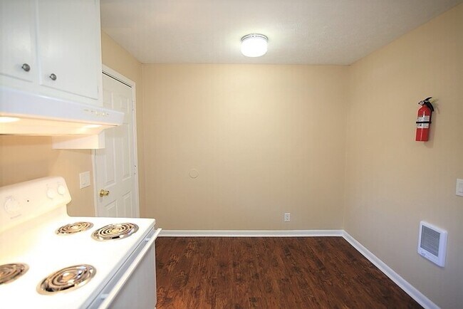 Building Photo - 1219 Lakeview Dr NW