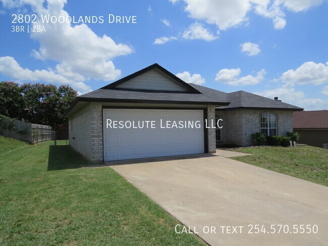 Building Photo - 2802 Woodlands Dr