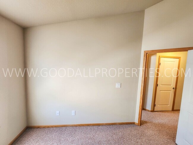 Building Photo - 2 Bedroom, 2 Bath Townhome in Pleasant Hill with 2-car attached garage