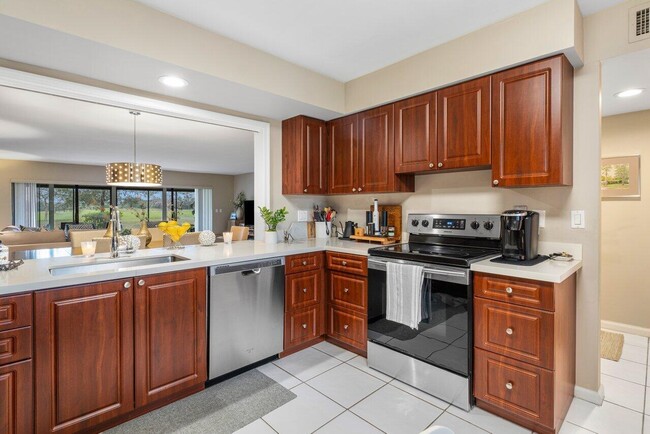 Building Photo - 6368 Aspen Glen Cir
