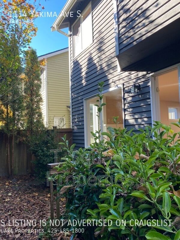 Building Photo - 1114 Yakima Ave S