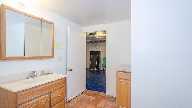 Building Photo - 1441 S State St