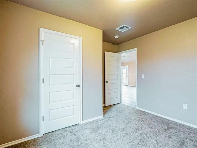 Building Photo - 1628 Highland Loop