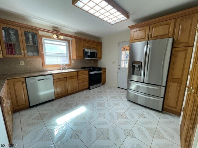 Building Photo - 331 Boxwood Ct