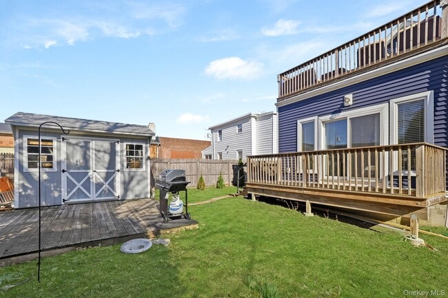 Building Photo - 11 S Cedar St