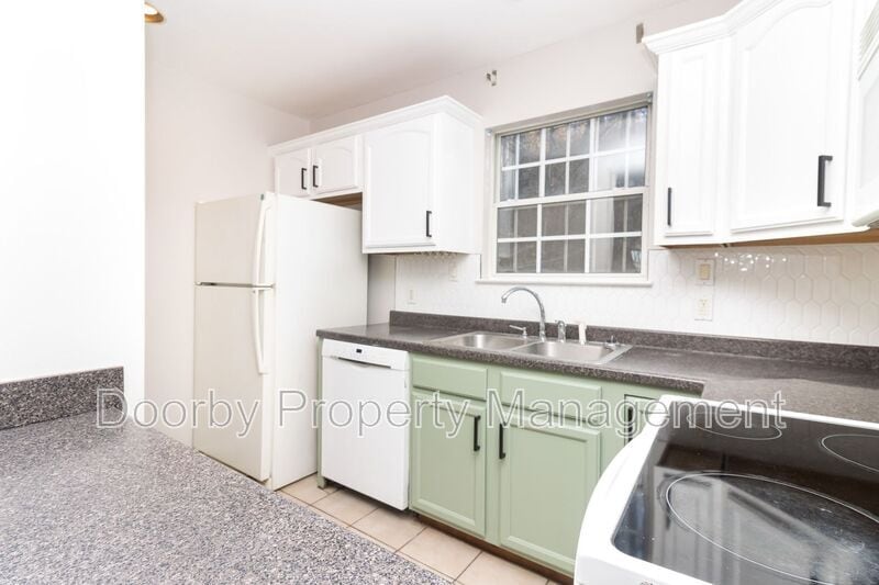 Building Photo - 2202 Elder St