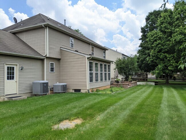 Building Photo - 403 McClellan Dr
