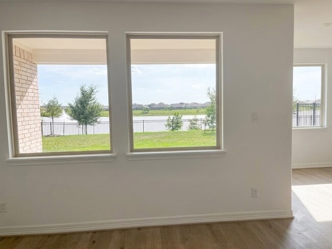 Building Photo - 5839 Westwood Shr Dr