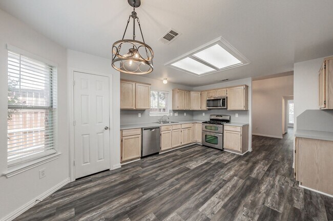 Building Photo - 1214 Hardisty Dr