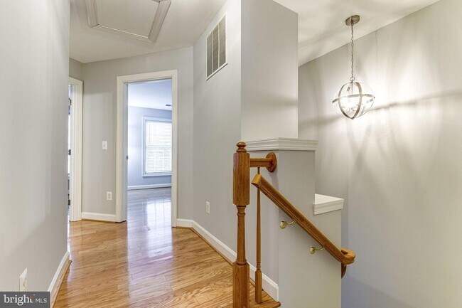 Building Photo - 953 Harrison Cir