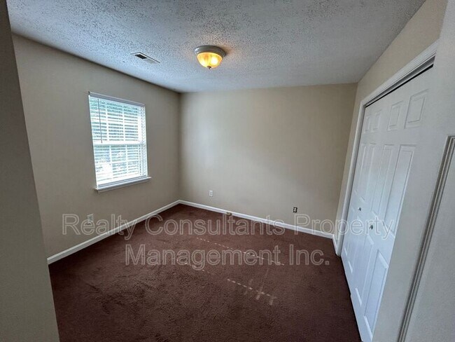 Building Photo - 600 Summerwalk Rd