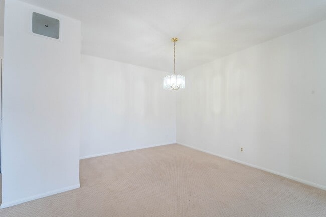 Building Photo - 8370 Greensboro Dr