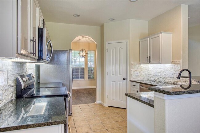 Building Photo - 1107 Middle Brook Dr