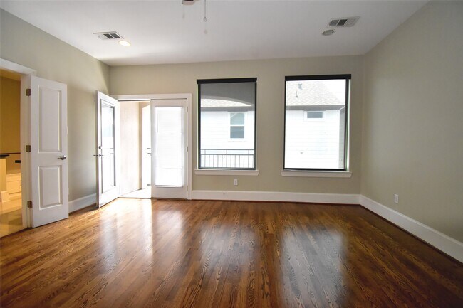 Building Photo - 1538 W 23rd St