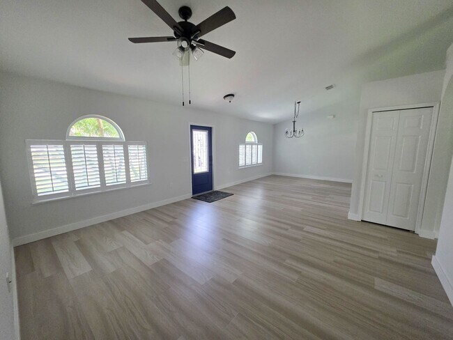 Building Photo - Beautiful 4 Bedroom in Gated Compass Pointe