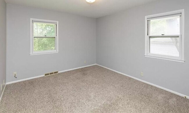 Building Photo - 4633 Euclid Ave