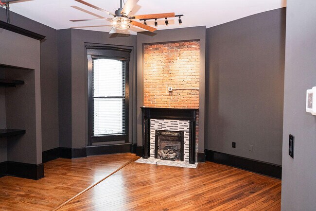 Building Photo - 275 S Limestone