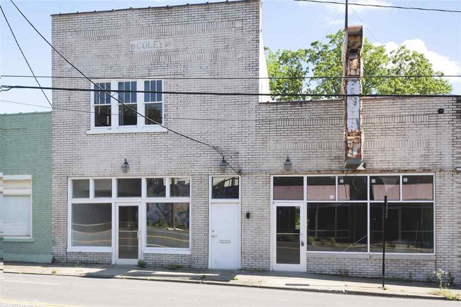 Primary Photo - 3011 W Markham St