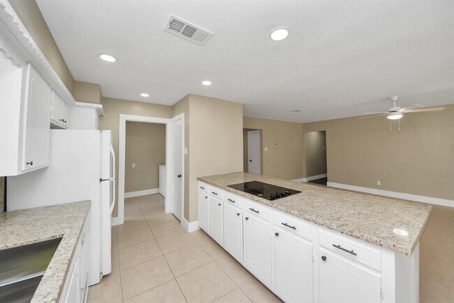 Building Photo - 11811 Campos Dr