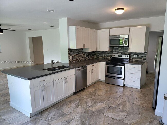 Building Photo - 8575 SW 125th St