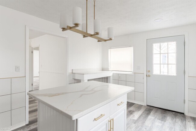 Building Photo - 3 br, 2 bath House - 513 Henry Street