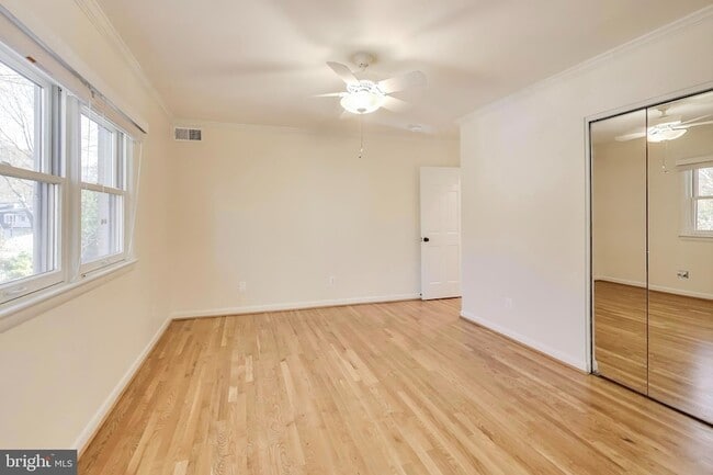 Building Photo - 4001 N Ridgeview Rd