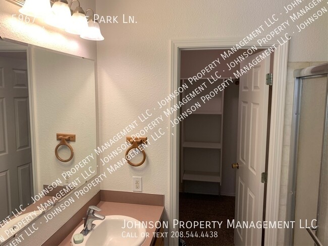 Building Photo - 5967 N Pierce Park Ln