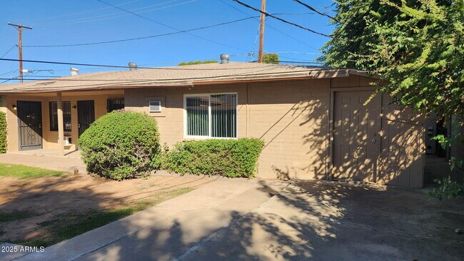 Primary Photo - 2645 W Morten Ave