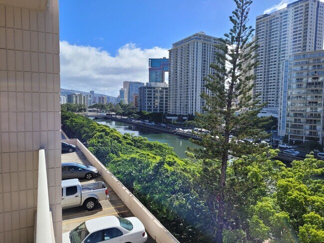 Building Photo - Newly Renovated 1bd, 1ba, Assigned 1pkg 648sqft. for $2200