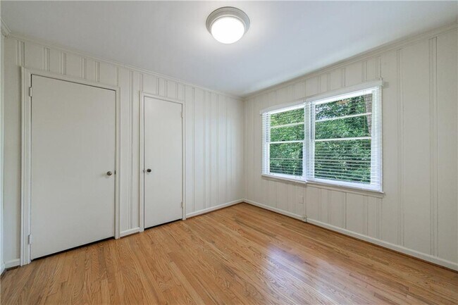 Building Photo - 893 Willivee Dr