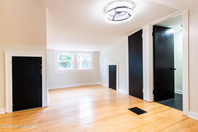 Building Photo - 1671 Trigg St