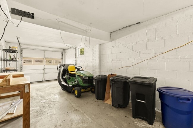 Building Photo - 3111 63rd Pl