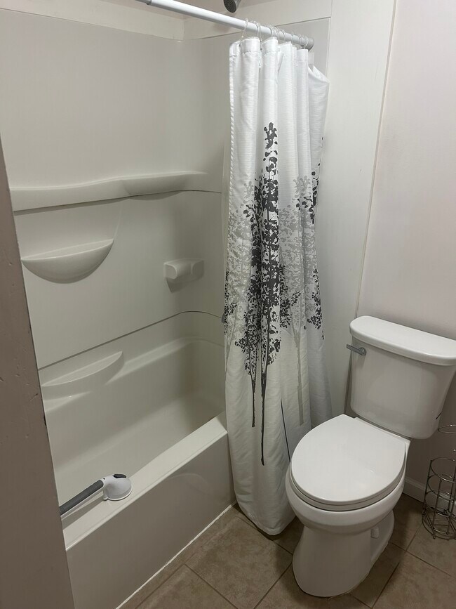 Building Photo - 8528 Newark Rd